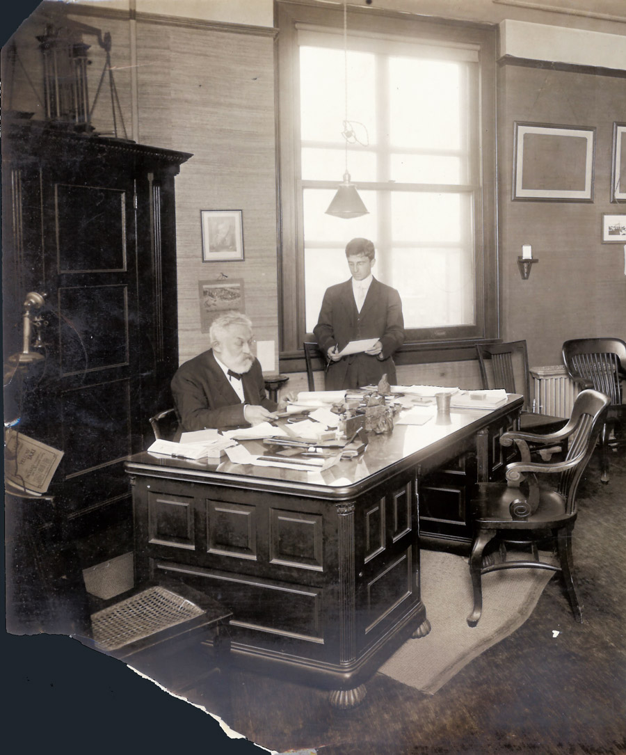 von Briesen en su oficina